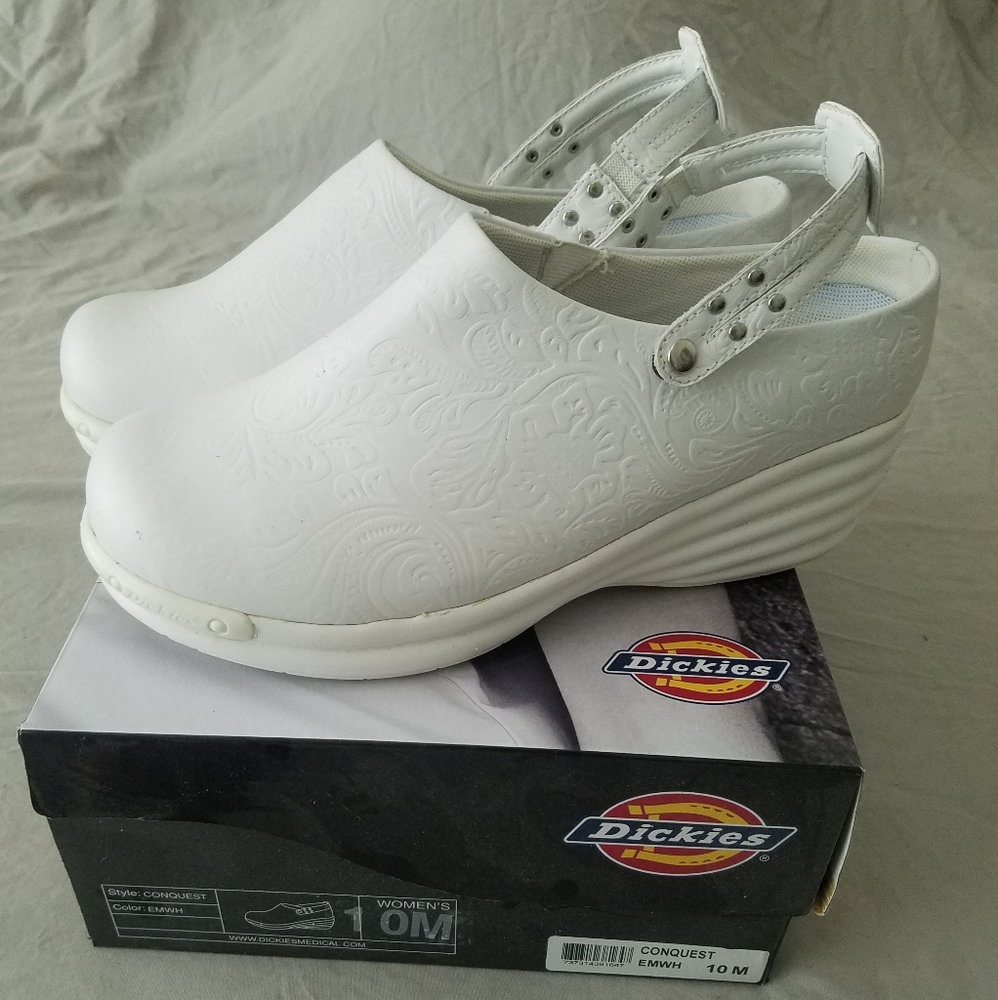 Dickies Conquest Sz. 10M White medical clogs